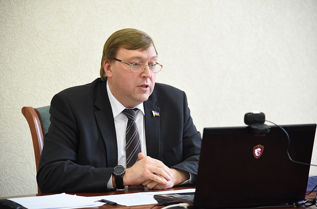 Александр Ищенко дал интервью информационному агентству РБК